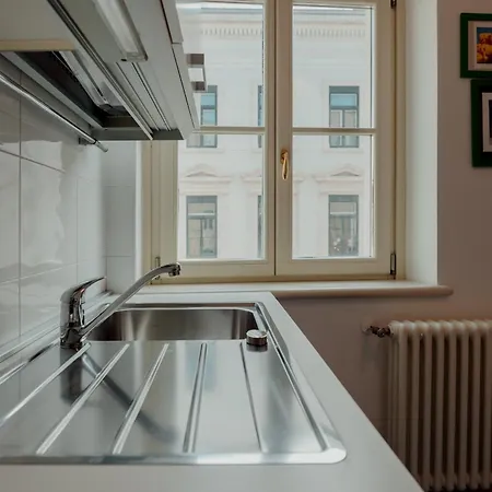 The Queen's Bridge X4 Piazza Unita 2