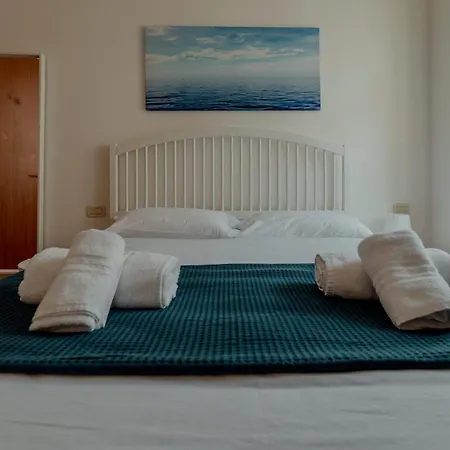 The Queen's Bridge X4 Piazza Unita 2 아파트